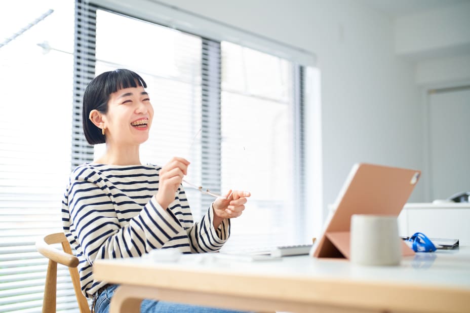 スタイルリノベを使って喜んでいる女性